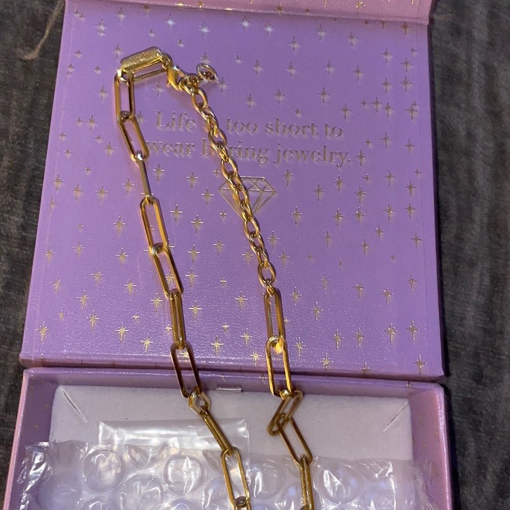 2 Maria Melinda Samantha chain in original box